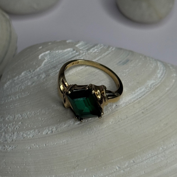 10K Yellow Gold Emerald Ring Size 4