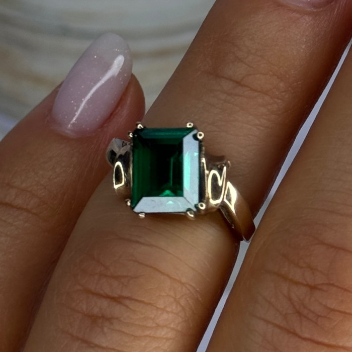 10K Yellow Gold Emerald Ring Size 4