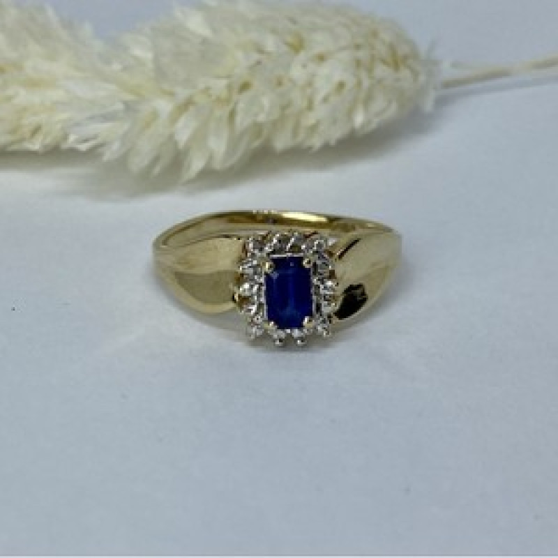 10K Yellow Gold Sapphire & Diamonds Ring Size 6.5