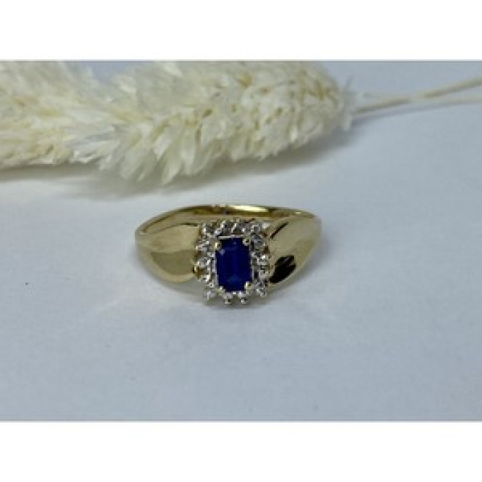 10K Yellow Gold Sapphire & Diamonds Ring Size 6.5
