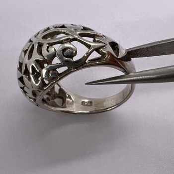925 Sterling Silver Porous Flower Design Ring Size 8