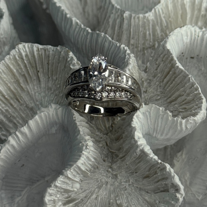 Shiny 925 Sterling Silver CZ Ring Size 9