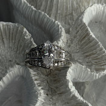 Shiny 925 Sterling Silver CZ Ring Size 9