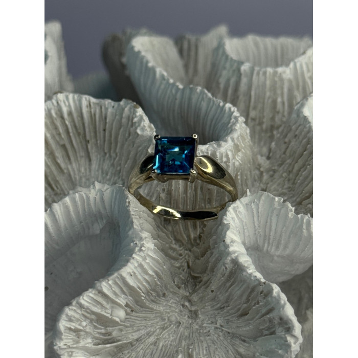 925 Sterling Silver Blue Topaz Ring Size 8