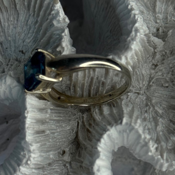 925 Sterling Silver Blue Topaz Ring Size 8