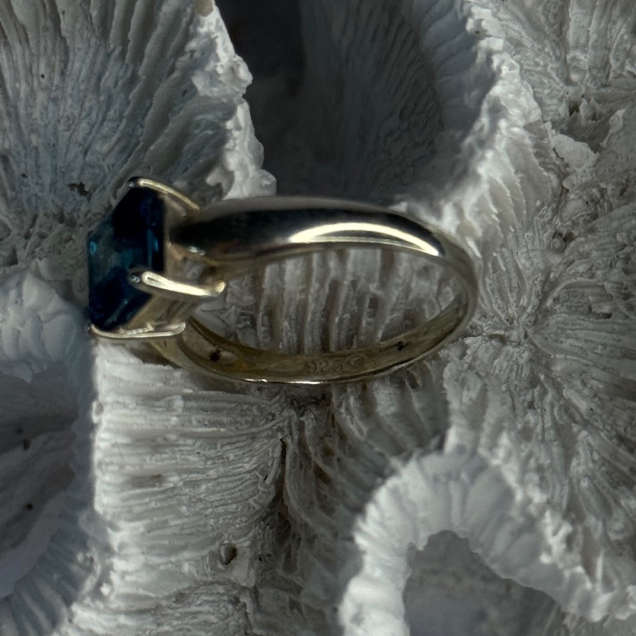 925 Sterling Silver Blue Topaz Ring Size 8
