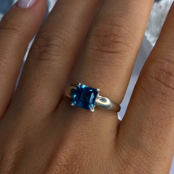 925 Sterling Silver Blue Topaz Ring Size 8