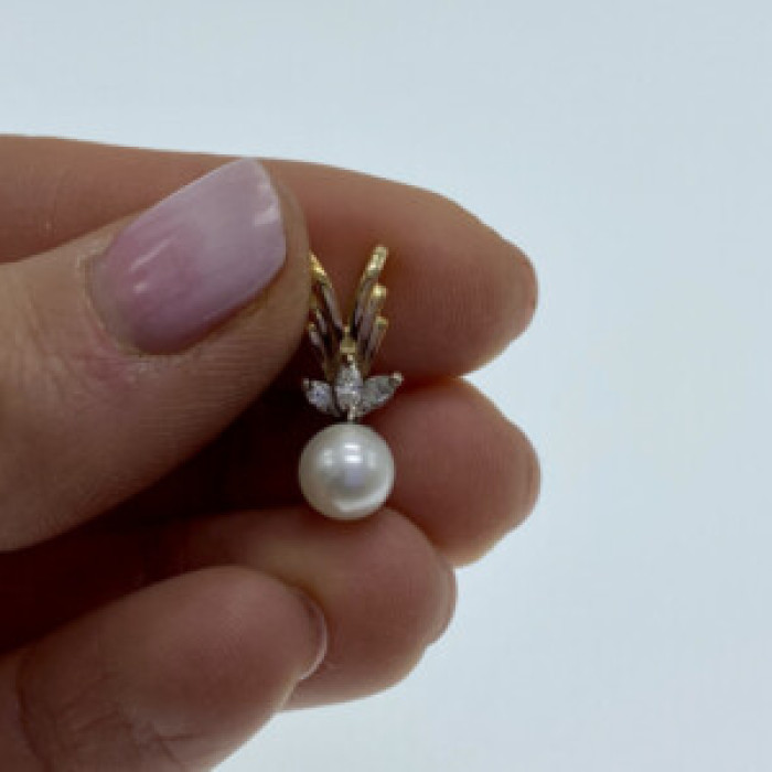 14 K Yellow Gold Pearl & Sapphires Pendant
