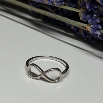 925 Sterling Silver Infinity Ring Size 8.5