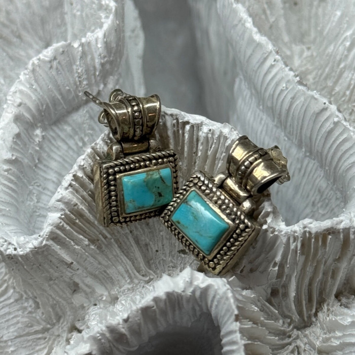 Vintage 925 Sterling Silver Turquoise Earrings Length 0.7 Inch