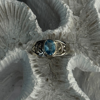 925 Sterling Silver Blue Topaz Ring Size 6