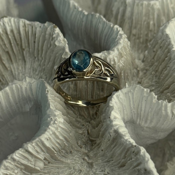 925 Sterling Silver Blue Topaz Ring Size 6