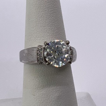 925 Sterling Silver CZ Ring Size 5.5