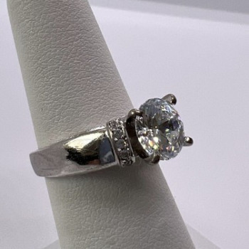 925 Sterling Silver CZ Ring Size 5.5