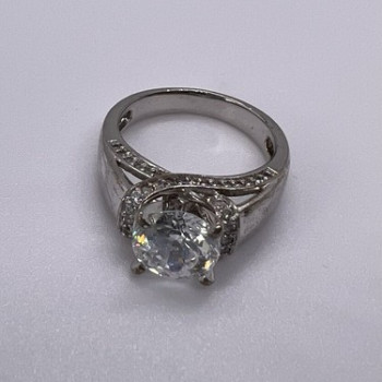 925 Sterling Silver CZ Ring Size 5.5