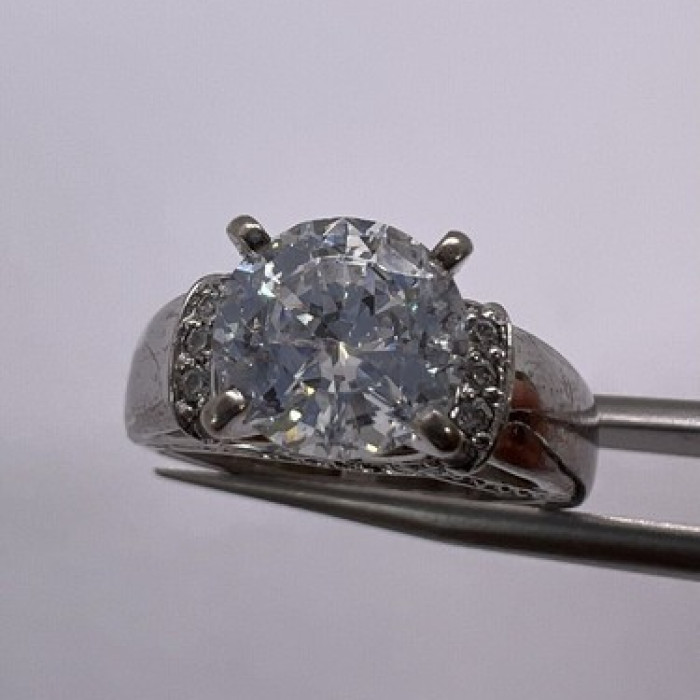 925 Sterling Silver CZ Ring Size 5.5