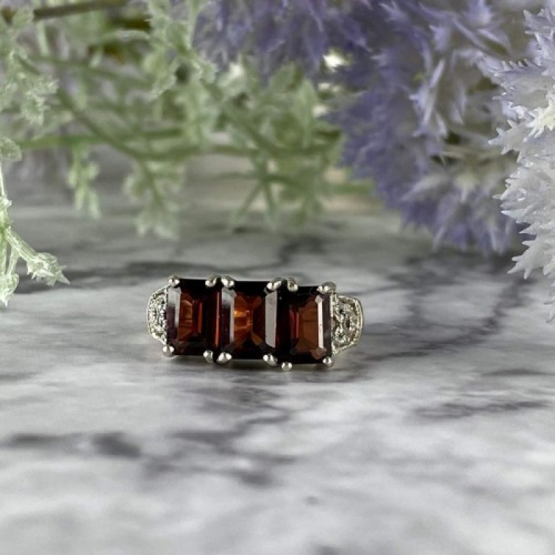 Vintage 925 Sterling Silver Almandine Ring Size 8