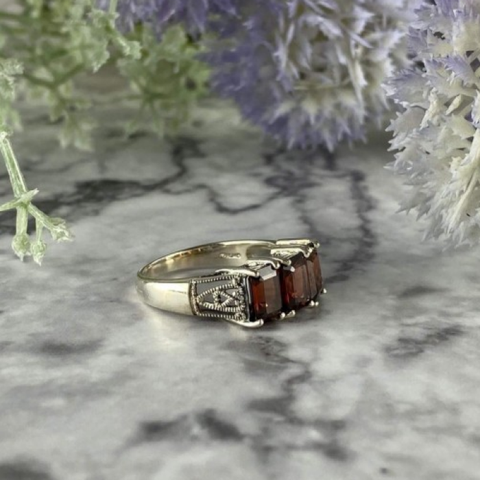 Vintage 925 Sterling Silver Almandine Ring Size 8