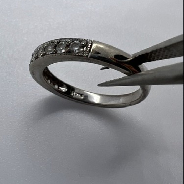 925 Sterling Silver & CZ Ring Size 6