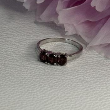925 Sterling Silver Garnet Ring Size 8