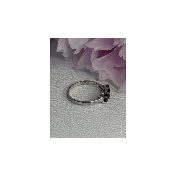 925 Sterling Silver Garnet Ring Size 8