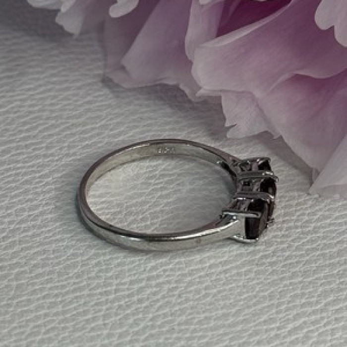 925 Sterling Silver Garnet Ring Size 8
