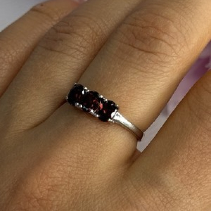 925 Sterling Silver Garnet Ring Size 8