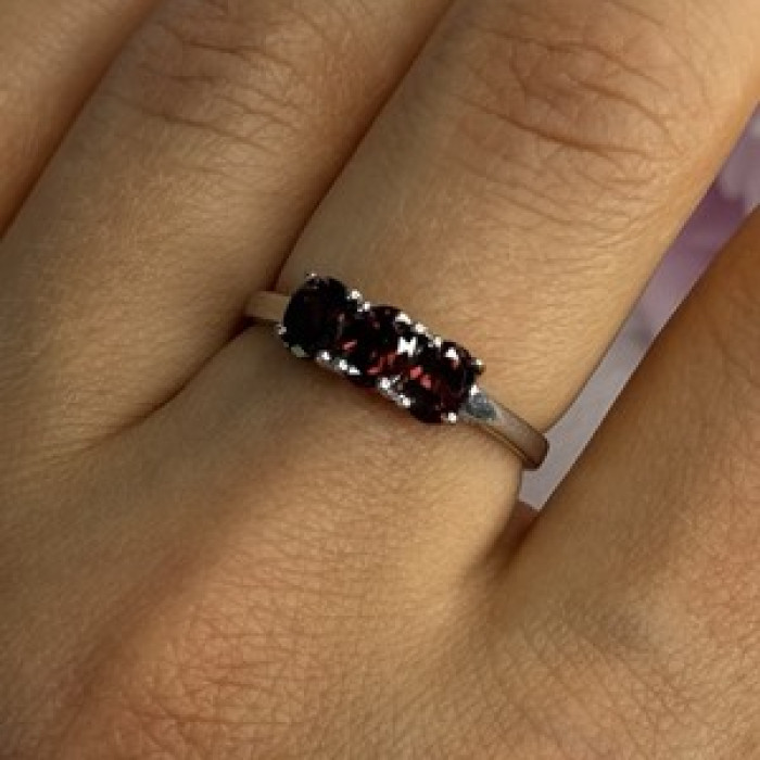 925 Sterling Silver Garnet Ring Size 8