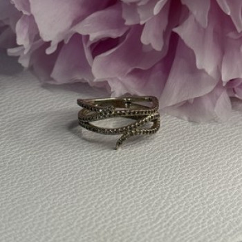 Classy 925 Sterling Silver Diamonds Ring Size 7