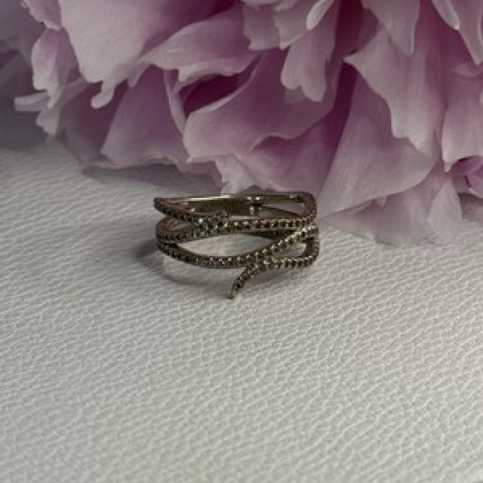Classy 925 Sterling Silver Diamonds Ring Size 7