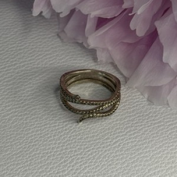 Classy 925 Sterling Silver Diamonds Ring Size 7