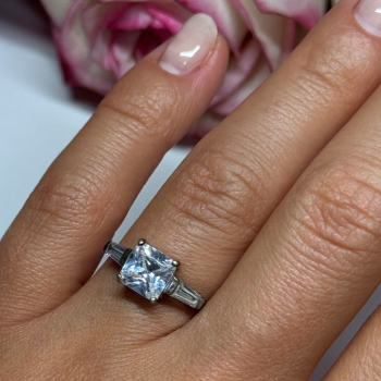 925 Sterling Silver CZ Ring Size 7