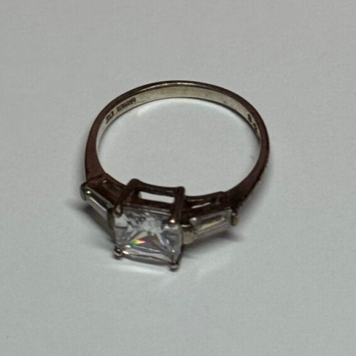 925 Sterling Silver CZ Ring Size 7