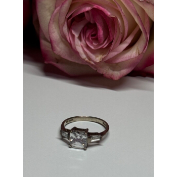 925 Sterling Silver CZ Ring Size 7
