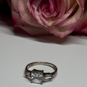 925 Sterling Silver CZ Ring Size 7