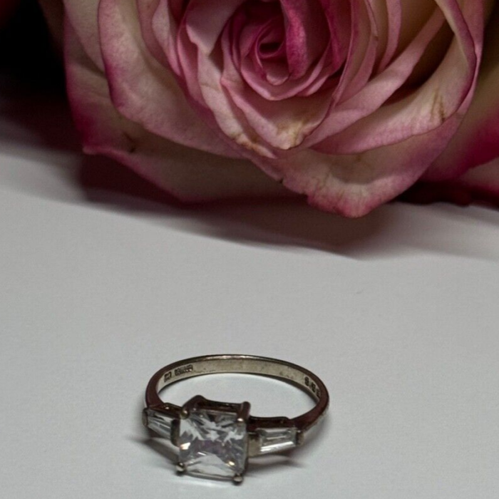 925 Sterling Silver CZ Ring Size 7