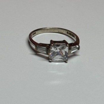 925 Sterling Silver CZ Ring Size 7