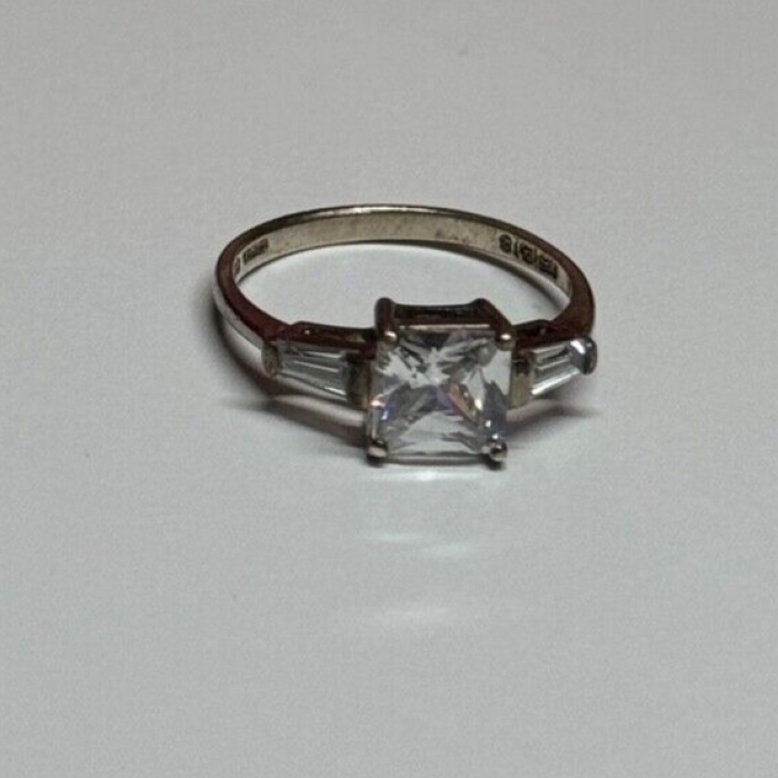 925 Sterling Silver CZ Ring Size 7