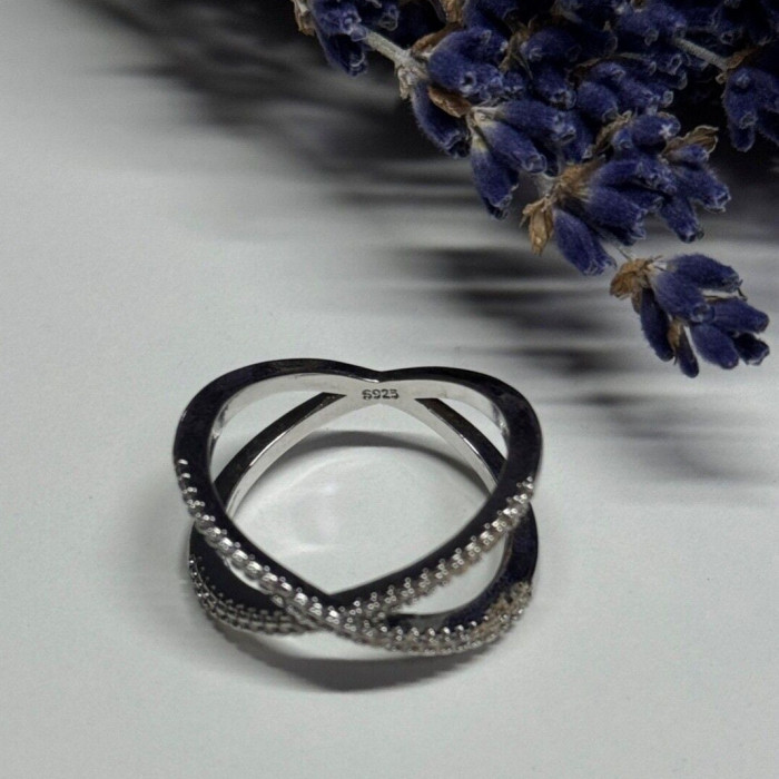 925 Sterling Silver CZ Ring Size 8.5