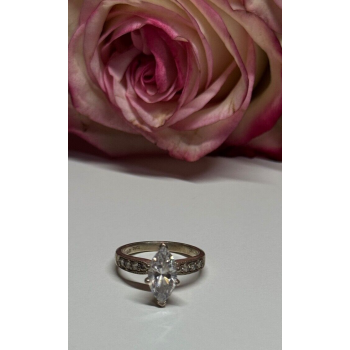 925 Sterling Silver CZ Ring Size 5.5