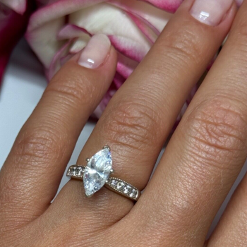 925 Sterling Silver CZ Ring Size 5.5