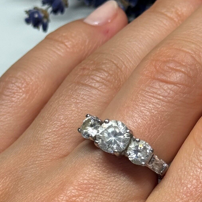 925 Sterling Silver CZ Ring Size 7.5