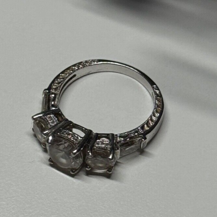 925 Sterling Silver CZ Ring Size 7.5