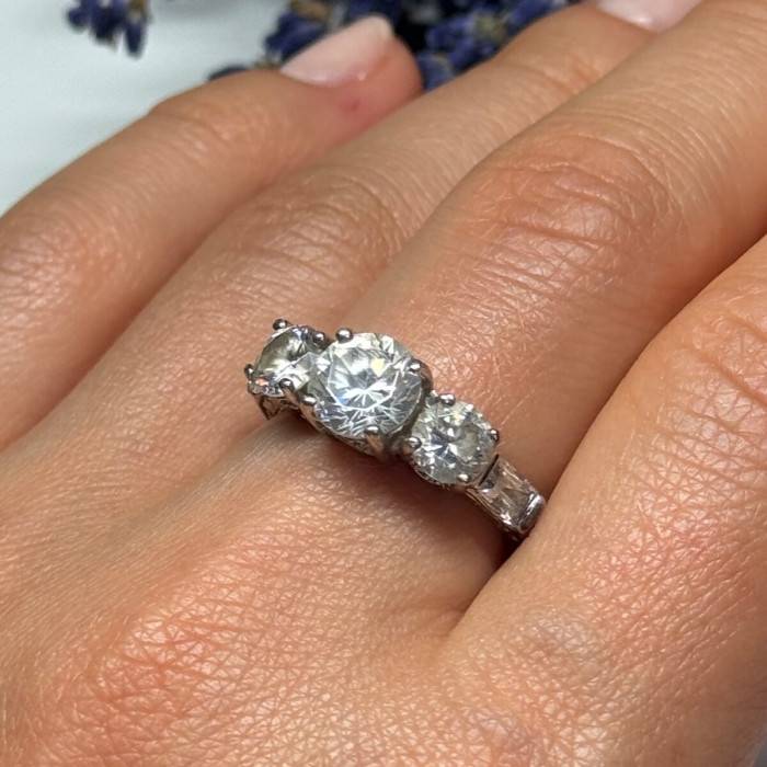 925 Sterling Silver CZ Ring Size 7.5