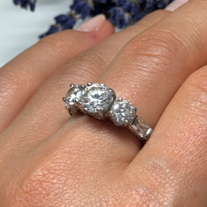 925 Sterling Silver CZ Ring Size 7.5