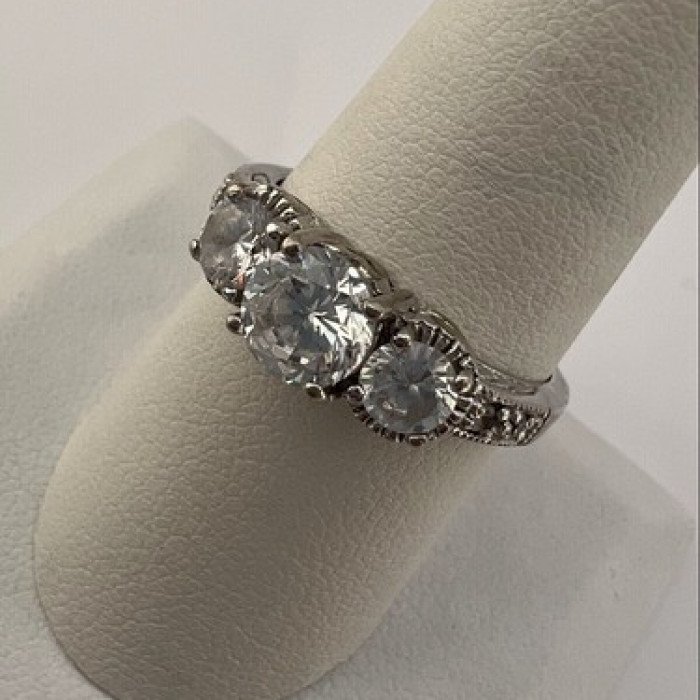 925 Sterling Silver & CZ Ring Size 8.5