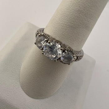 925 Sterling Silver & CZ Ring Size 8.5