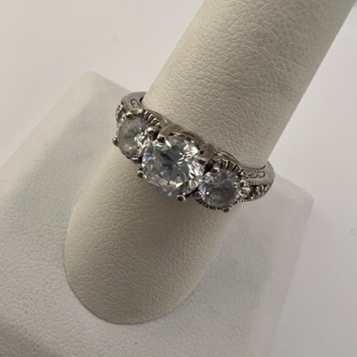 925 Sterling Silver & CZ Ring Size 8.5