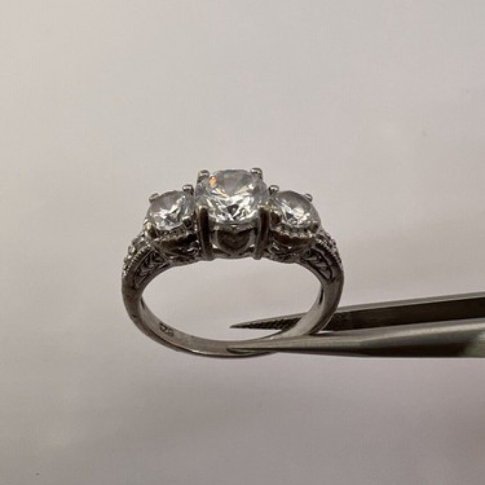 925 Sterling Silver & CZ Ring Size 8.5