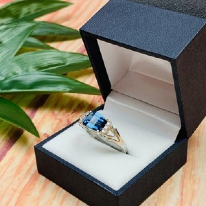 925 Sterling Silver Spinel & CZ Ring Size 9